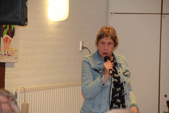 Betty van Pelt met haar act over Vrouwke MISERE